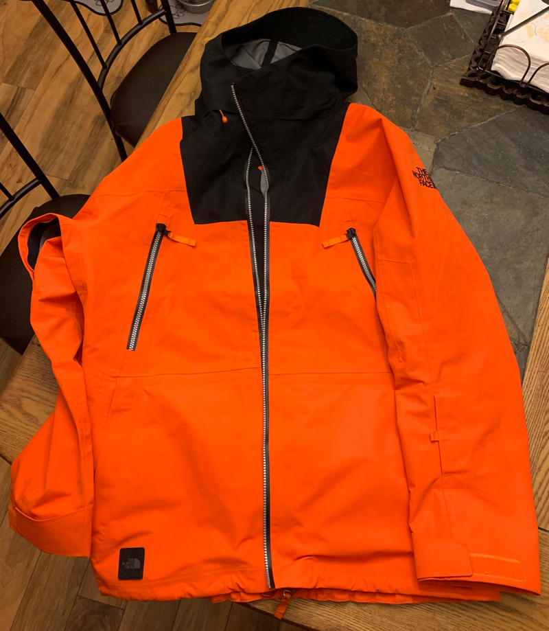 Front has two hand pockets and two chest pockets. I think the chest pockets are angled to follow backpack straps. I haven’t tried it yet. There’s a pass pocket on the left sleeve. It shuts with velcro. I wish it was a zipper like some of The North Face’s other jackets.